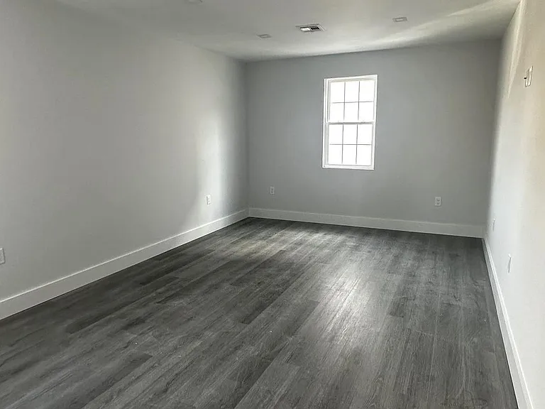 6112 Broadway #1 — Photo 8