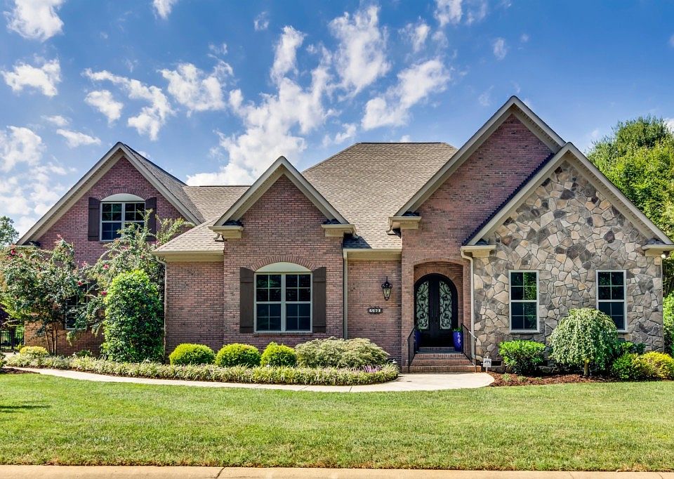1st image of 2360 Woodridge Dr