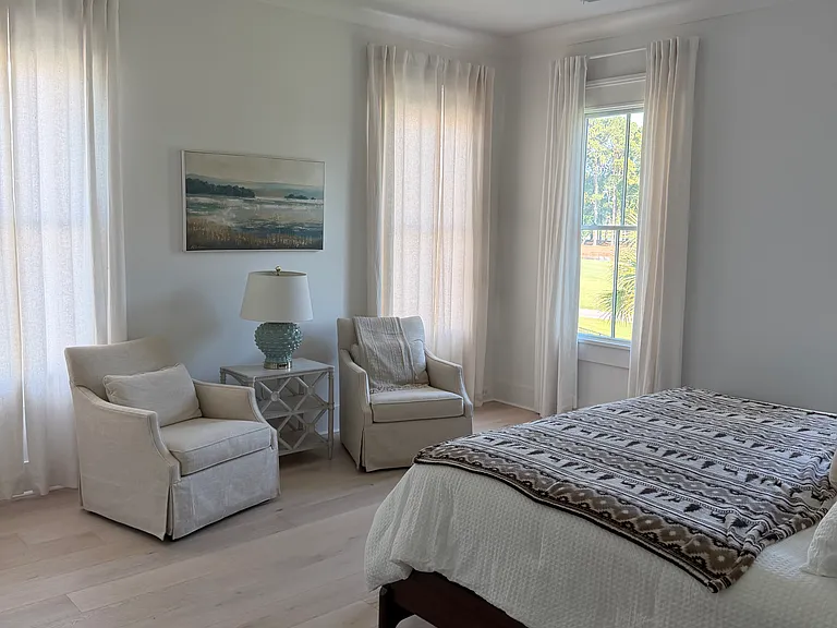 Large Master bedroom, closet