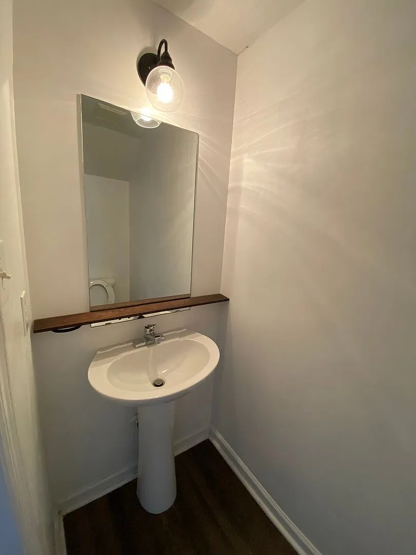 Updated 2 bedroom Townhome for Rent — Photo 4