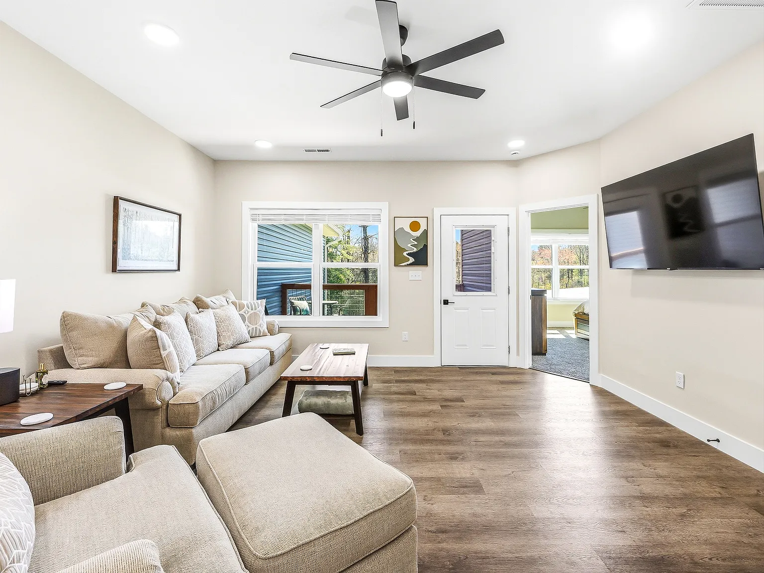 2 bed, 1200 sqft, $2,400 — Photo 4