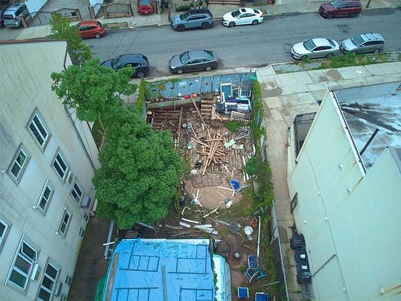 4th image of 2740 E 23rd St
