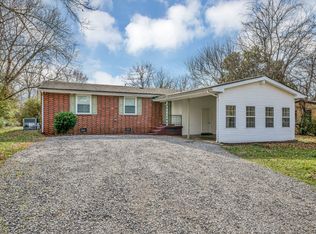8 Gino Dr, Clarksville, TN 37042