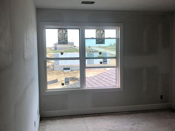5th image of 305 Otoe Ave