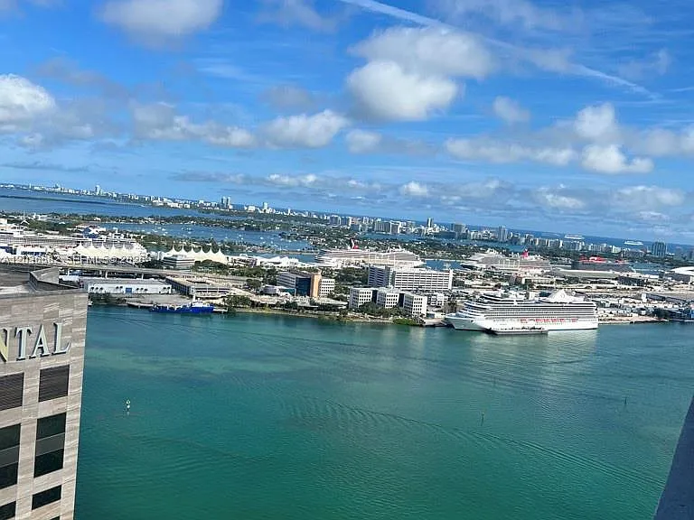 335 Biscayne Blvd #4200 — Photo 28