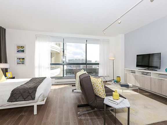 4th image of 300 3rd St APT 1109