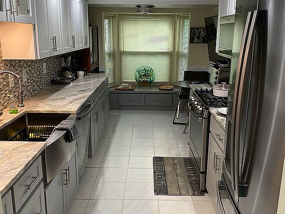 2nd image of 100 Oakmont Ln