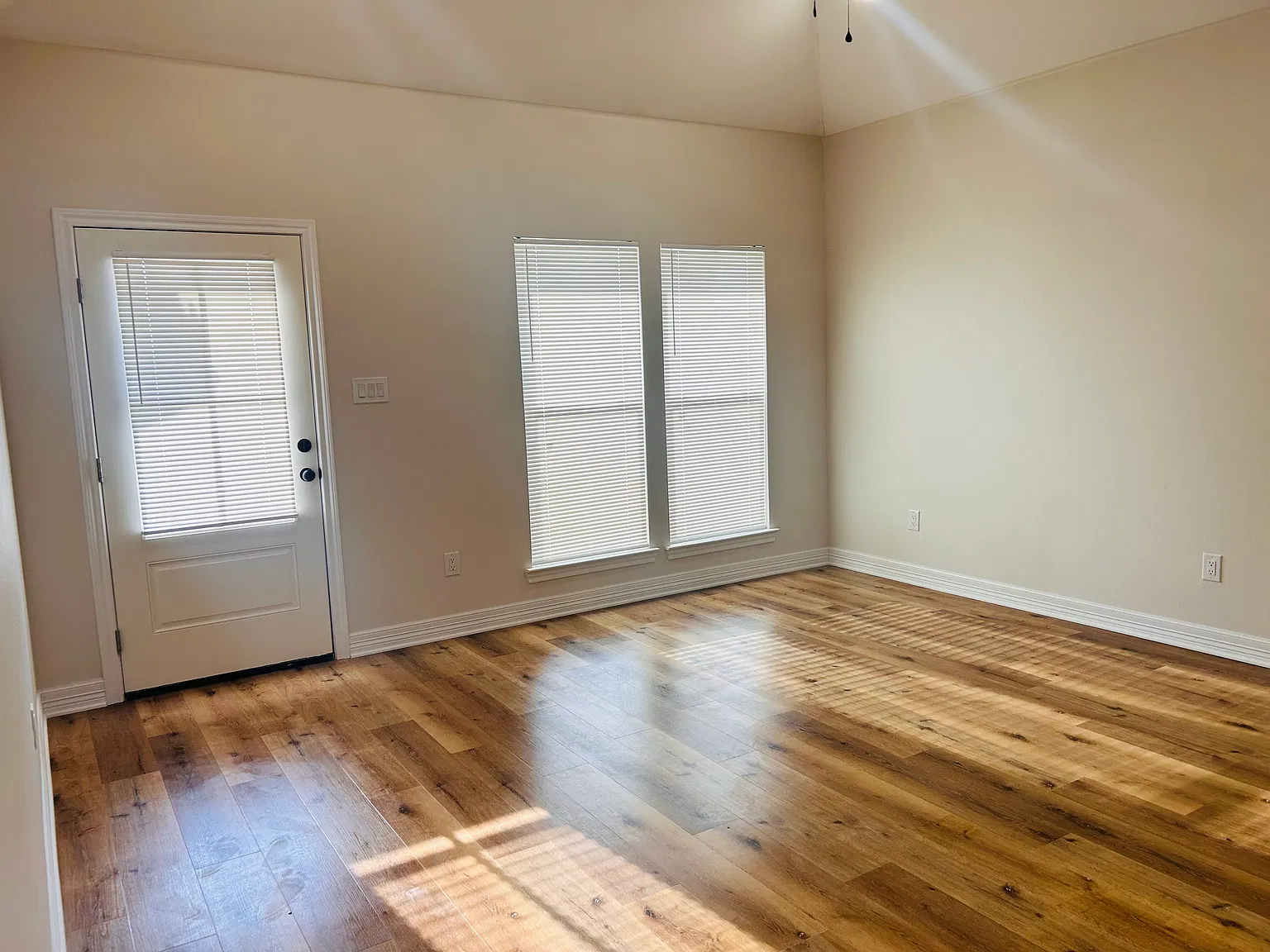 3 bed, 1260 sqft, $1,850 — Photo 3