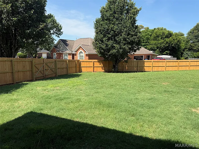104 Inge Pl — Photo 3