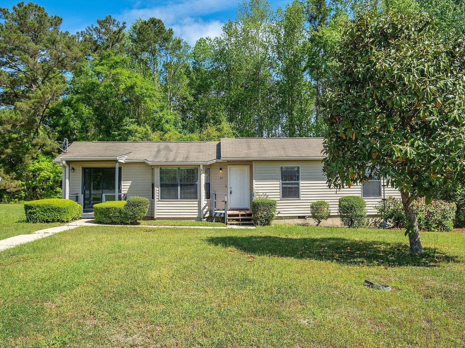3 bed, 2.0 bath, 1474 sqft, $1,450 — Photo 2