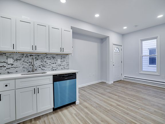 4th image of 523 Sarah St Unit B