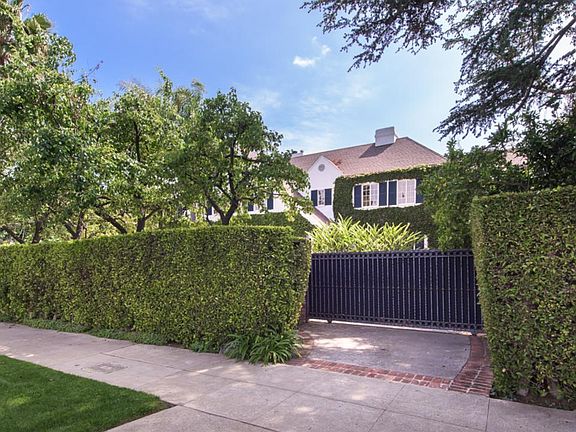 2nd image of 611 N Beverly Dr