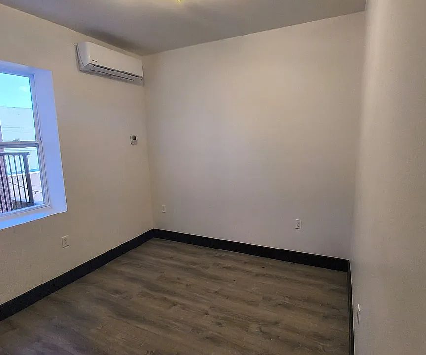 1st image of 11 Thomas St #1BE