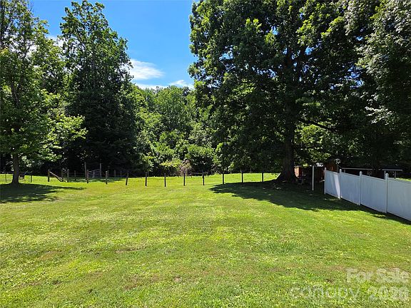 3rd image of 2831 Beechwood Cir