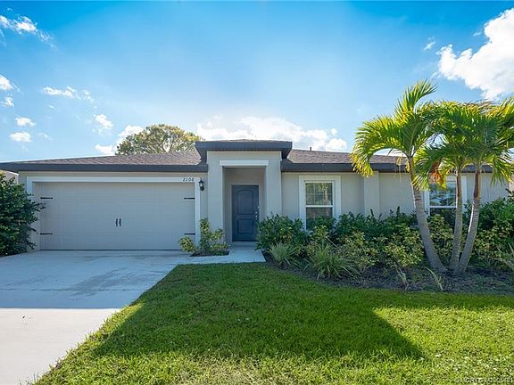 3rd image of 2108 SW Vista Rd