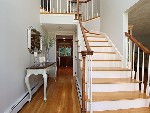 3rd image of 33 Sanders Dr