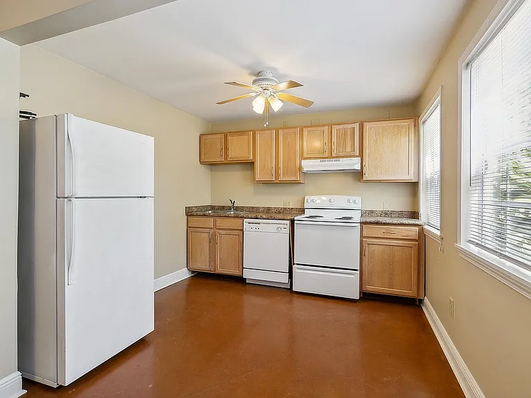 319 S Lopez St #G — Photo 8