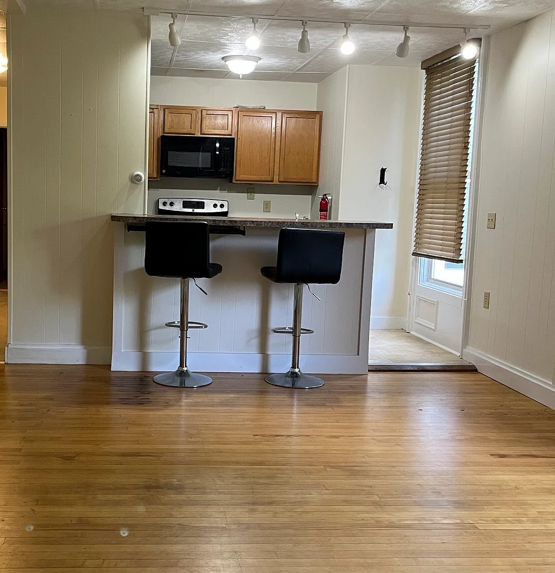 1 bed, 650 sqft, $1,700 — Photo 3