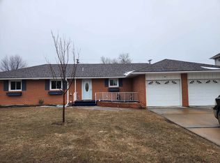 10 Cherokee Ln, Hutchinson, KS 67502