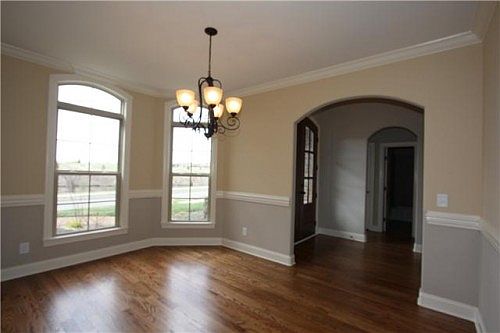 4th image of 204 Aqueduct Pl