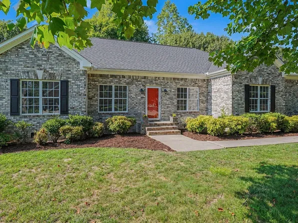 2115 Forest Edge Dr, Greensboro, NC 27406