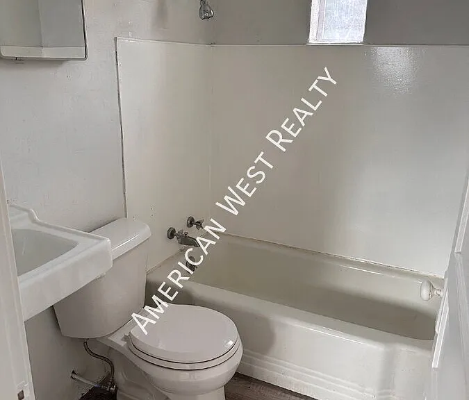 241.5 Park Ave — Photo 4