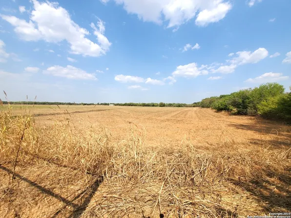 18996 FRANK HOFFMAN RD, Von Ormy, TX 78073