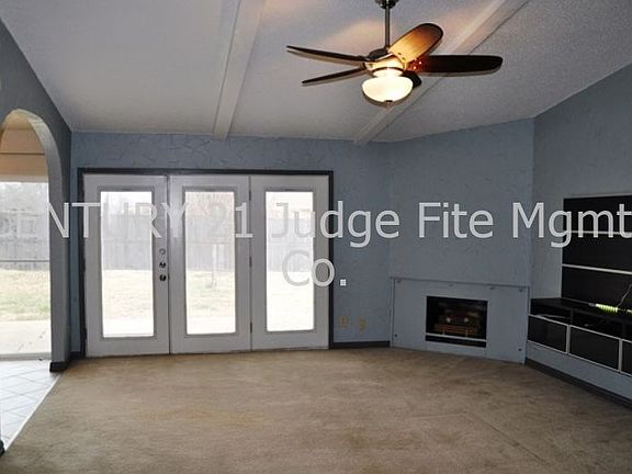 5th image of 2135 Crockett Dr