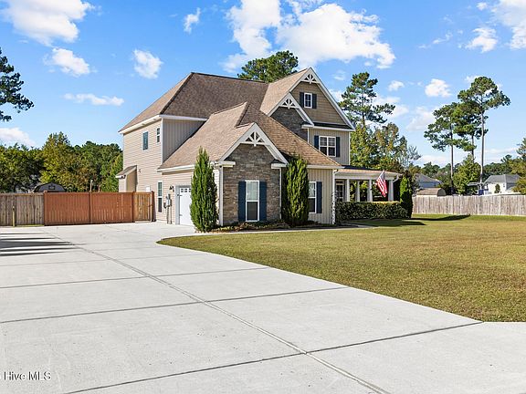 4th image of 715 Southernwood Place