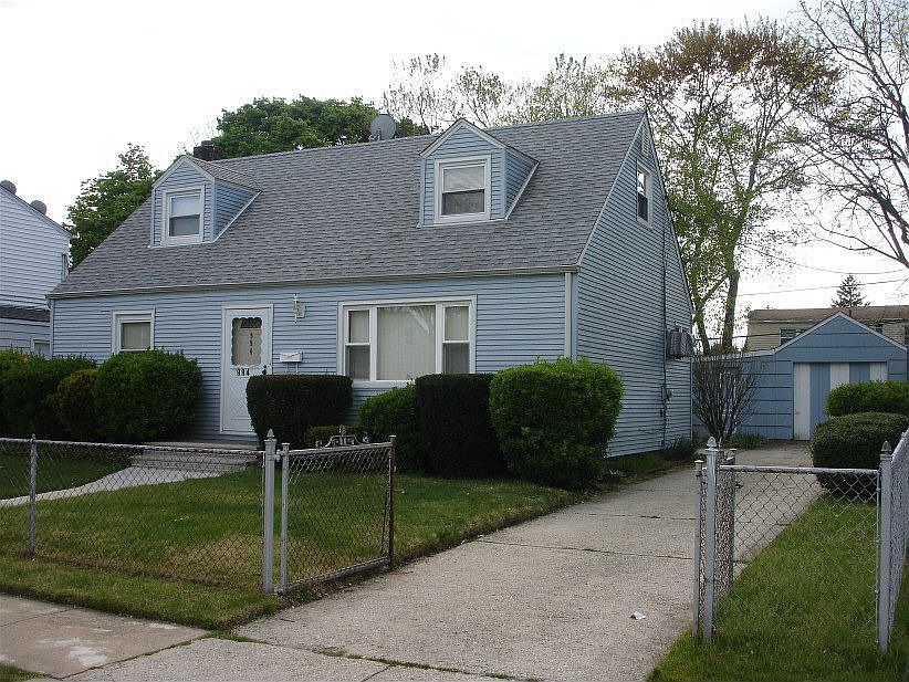 2nd image of 994 Ditmas Ave