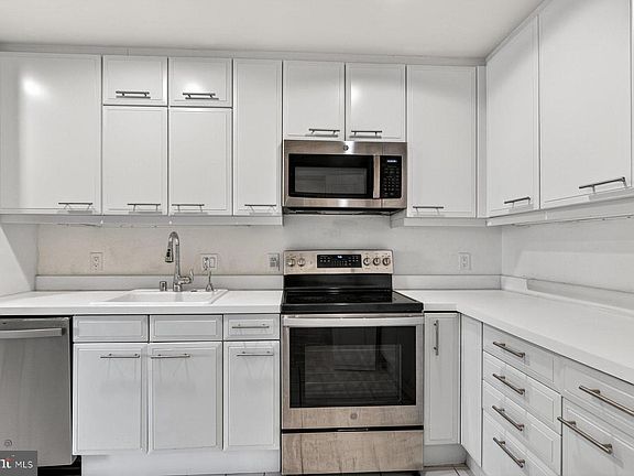 3rd image of 3801 Canterbury Rd Unit 403