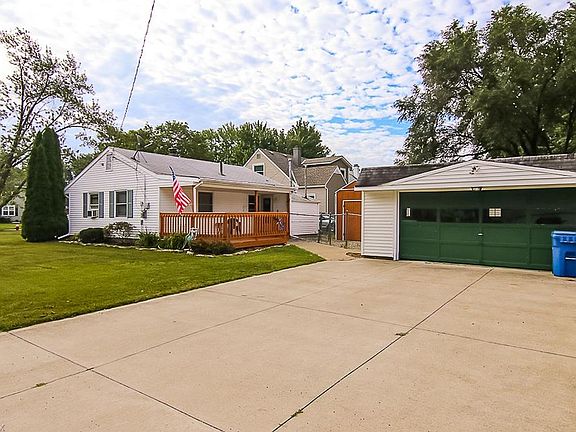 3rd image of 912 Warwick Dr