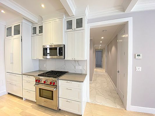 5th image of 252 W 76th St APT 10G
