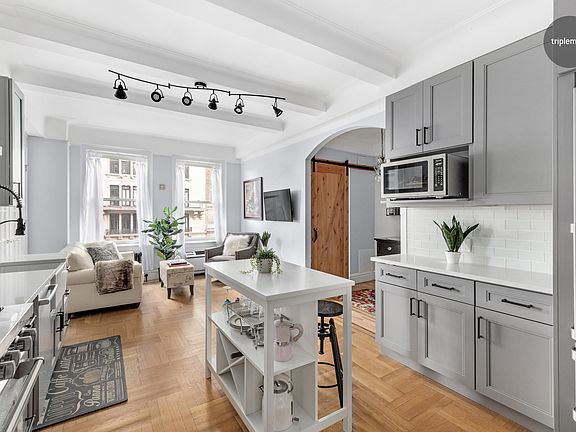 4th image of 310 W 72nd St #5G