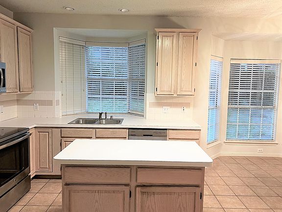 4th image of 1104 W Winding Creek Dr