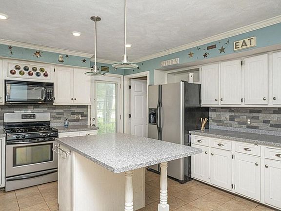 5th image of 29 Thomas Dr