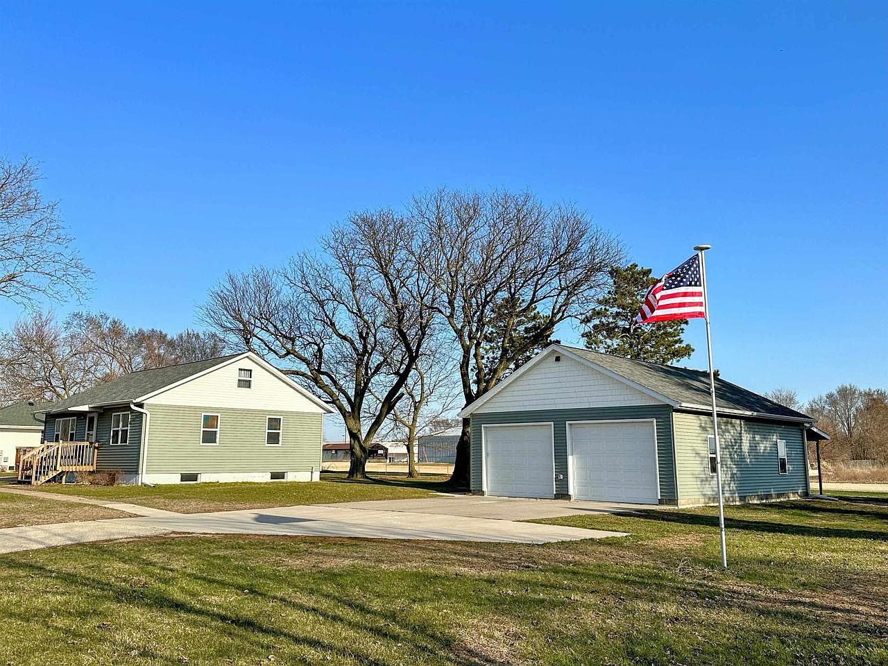 1220 East LaPointe STREET, Prairie Du Chien, WI 53821 Zillow
