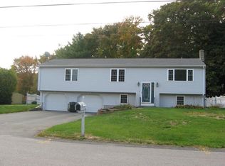 18 Lancelot Ter, Swansea, MA 02777