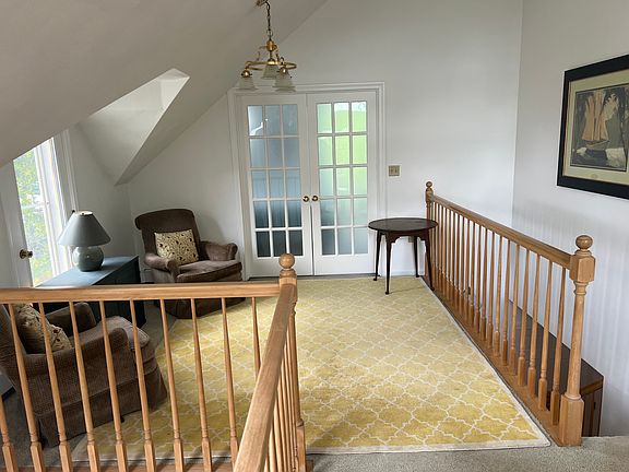 2nd floor work area or room for porta crib.