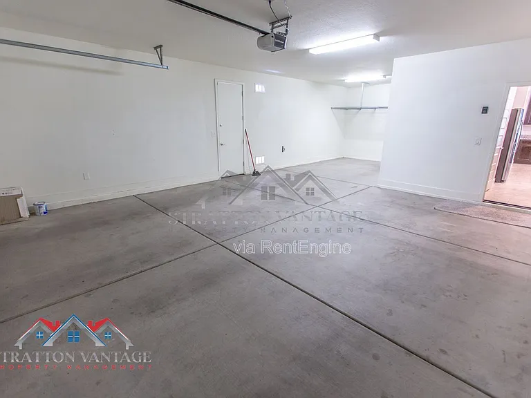 16264 W Canterbury Dr — Photo 27