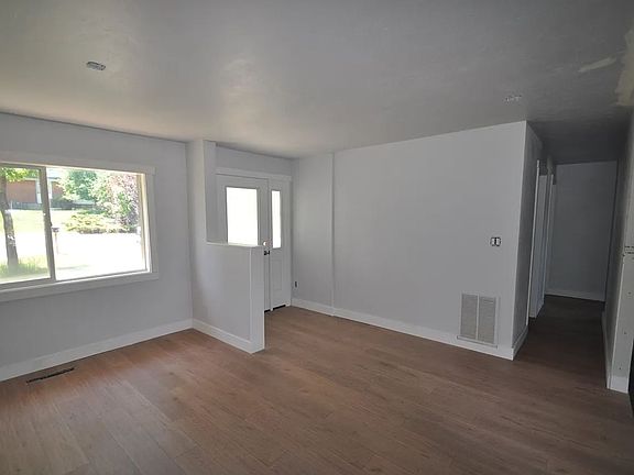 4th image of 1930 Highland St #1