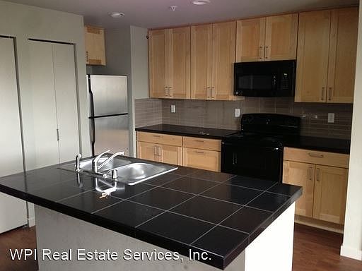 5th image of 717 Belmont Ave E APT 401
