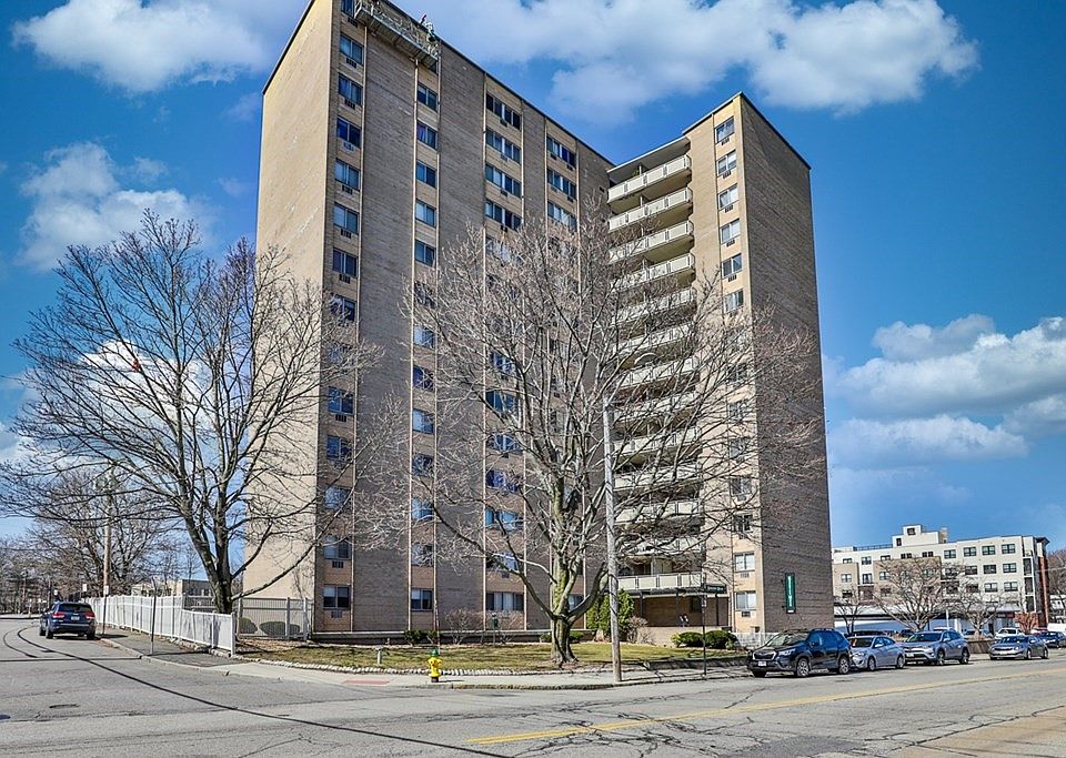 1st image of 1025 Hancock St Unit 6L