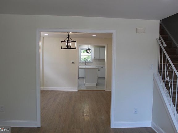 4th image of 412 Roberta Ave