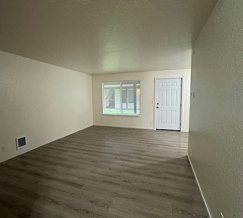 5th image of 9017 236th St SW APT D