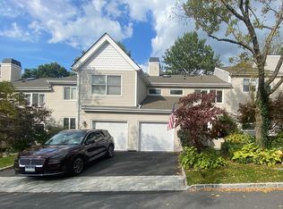 136 Winchester Dr, Yonkers, NY 10710