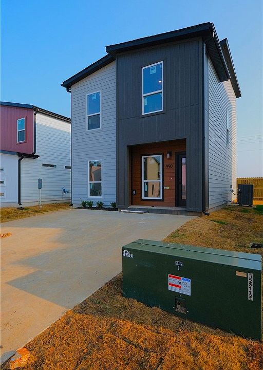 1st image of 990 Boardwalk Ave