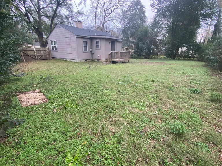 219 Meadowdale Dr — Photo 2