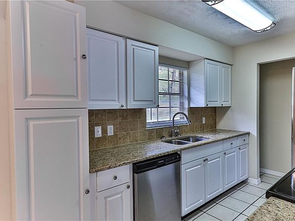 4th image of 4121 N Holiday Dr