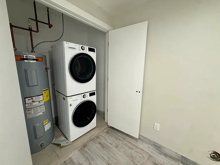 1544 Brooklyn Ave #1R — Photo 15